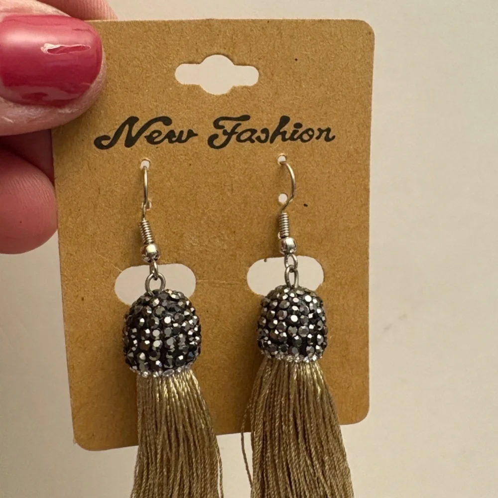 Tassel Earring and Necklace Set Goldtone with black and white sparkles